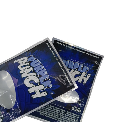 Bolsas de aluminio con ventana para empacar hierbas.